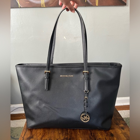 Michael Kors Handbags - Michael Kors Quinn Black Saffiano Tote with Gold Hardware
